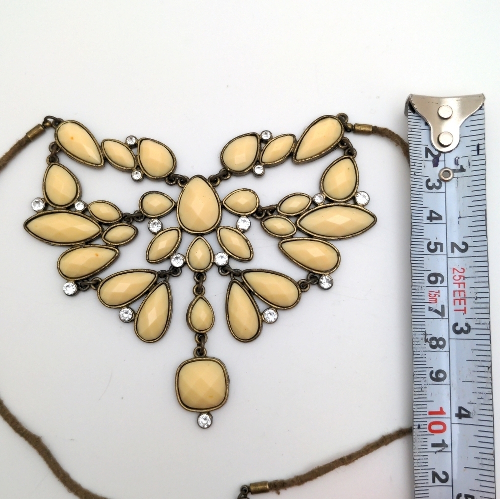 Vintage Cream Bibb Statement Necklace - Picture 11 of 16